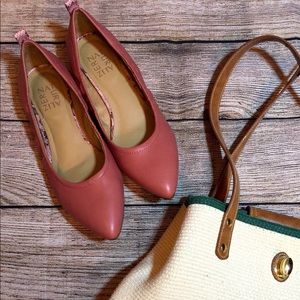 💕Romantic dusty rose pointed toe flats. 😍